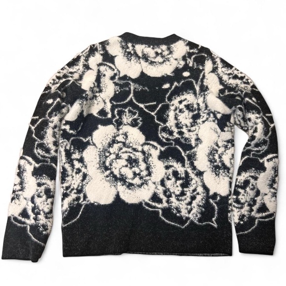 Liverpool Los Angeles Fuzzy Floral Sweater Black White Size M EUC - Picture 4 of 4